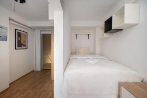 Żelazna Downtown Apartment by BookingHost