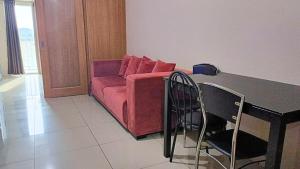 Spacious simple one-bedroom condo at Shell Residence