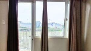 Spacious simple one-bedroom condo at Shell Residence