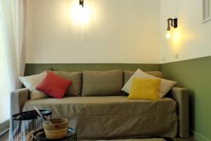 Apartment with pool near the sea