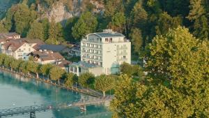 HOP Apartments & Suites