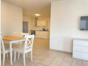 MAX117 moderne Monteurwohnung mit Balkon