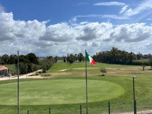 Soggiorno e relax in eleganti villette interne al campo golf vicino al mare a due passi da Roma