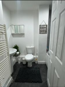 Charming Flat Near ABBA Arena