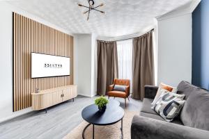 NEW! Stylish home I Perfect for groups I Parking