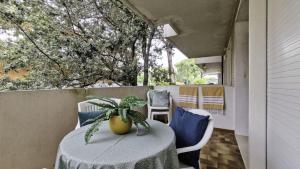 Two-room flat with swimming pool near the sea
