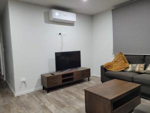 Welcome to your cozy retreat! two-bedroom home in Flagstaff - 3hvězdičkové hotely ve městě Hamilton