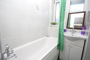 Stylish 3-Bedroom Apartment mins to London Bridge