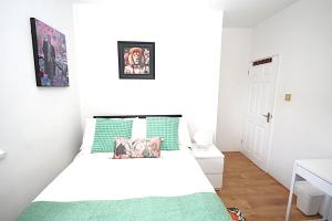 Stylish 3-Bedroom Apartment mins to London Bridge