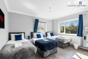 Spacious 3 Bedroom Brighton Home - South Downs - Stunning Sea Views - Garden - Pool Table - FREE Parking