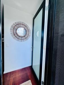 Luxe Riverside Oasis 3BR for 6 Guests Home Near Flemington Racecourse 16 min to CBD 20 min to Airport 2 mins walk to Public Transport to go to Train Station and Highpoint Shopping Centre