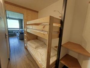 Studio rénové pour 4 pers, accès pistes, avec balcon, parking - FR-1-445-187