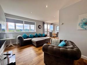 Swan Apartments 2A by Week2Week