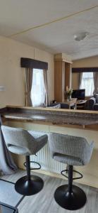 Superb 8 Berth Dog Friendly Caravan To Hire In Norfolk Ref 10054B