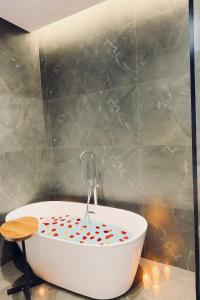 Luxe Aura Apartment