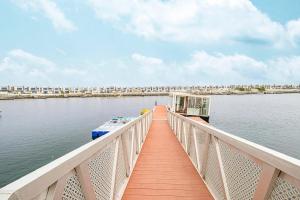 Luxury Villa sea view and free paddle boat - Al Dana Island Fujairah