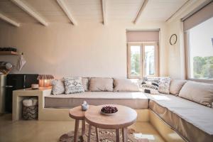 4Twaves beach house - BeachFront in Agios Ioannis