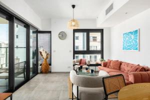 O&O Group - 3BR Skyline Retreat on the 24th Floor - 4-star hotels in Bat Yam