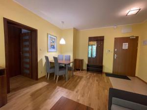 Apartament z ogródkiem, basen, garaż, Villa 4 Pory Roku
