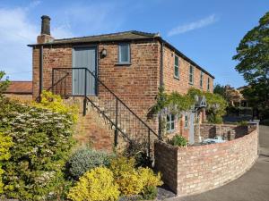 Covenham Holiday Cottages - Dragonfly