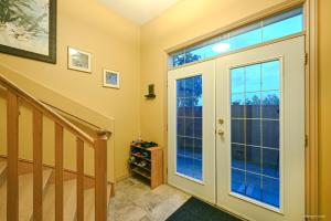 Fort Wine Burrow, Entire Private Estate Home