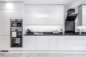 Modern Minimalist 3-Bed Duplex Apartment in York - Pass The Keys