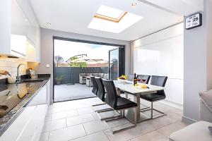 Modern Minimalist 3-Bed Duplex Apartment in York - Pass The Keys