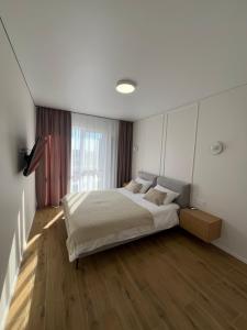 Видові апартаменти з видом на Дніпро та басейн