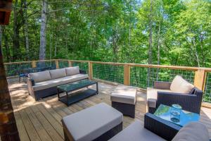 Blue Ridge Mountain Log Cabin - Views - Fireplace - River Access!