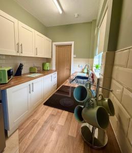 Monks Place - 4 Bed 2 Bathroom Newly Refurbished