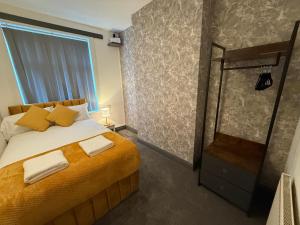 Monks Place - 4 Bed 2 Bathroom Newly Refurbished