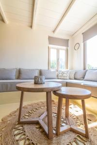 4Twaves beach house - BeachFront in Agios Ioannis