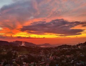 Baguio View Condo for 6! Walk to SM and Burnham