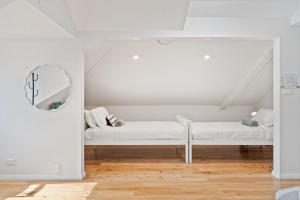 5E4 Spacious Abnb-style 5BR Retreat, 2 Parking, Balcony, Nr Top Ryde