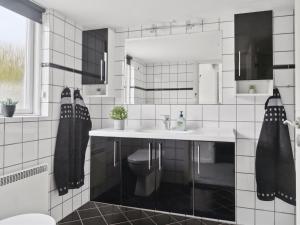 Holiday Home Reidar - 600m from the sea by Interhome