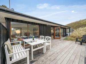 Holiday Home Eyla - from the sea by Interhome