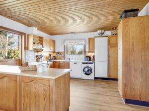 Holiday Home Hakon - 550m from the sea by Interhome