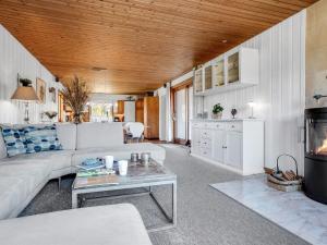 Holiday Home Hakon - 550m from the sea by Interhome