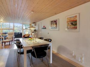 Holiday Home Wisti - 600m from the sea by Interhome