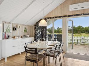 Apartment Rohan - 2-2km from the sea by Interhome