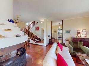 Valentine Lakeside Villa by Bookinggardalake