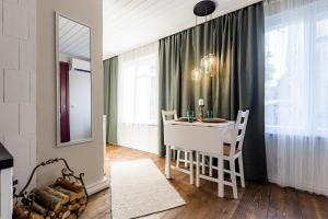 Historic Manor Apartment