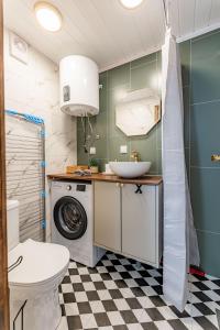 Historic Manor Apartment