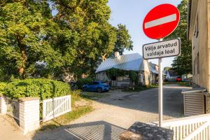 Historic Manor Apartment