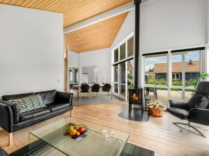 Holiday Home Sylwia - from the sea by Interhome