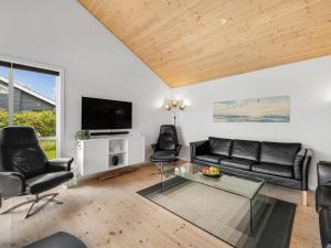 Holiday Home Sylwia - from the sea by Interhome