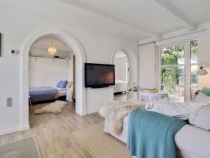 Apartment Thorgny - 900m from the sea by Interhome