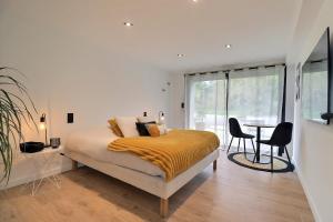 Villa Short Cravate - 15 pers - Piscine intérieure & Cinéma - Rennes