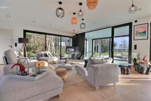 Villa Short Cravate - 15 pers - Piscine intérieure & Cinéma - Rennes