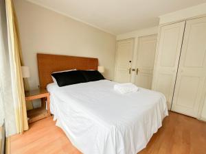 Depto 2D en Excelente Ubicación, Las Condes con Piscina